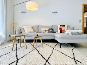 LIKE HOME, cozy apartment, 2 bedrooms, Netflix, 55